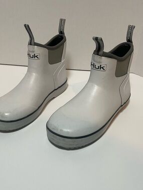 Huk Kids White and Olive Pull-On Rain Boots